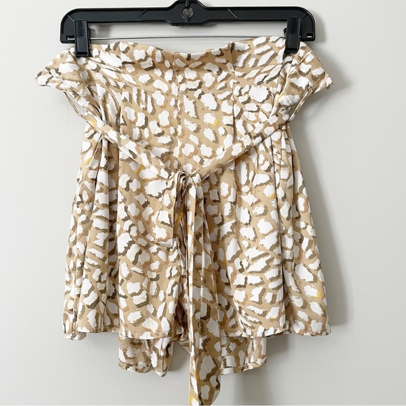 Kittenish Tan Leopard print satin Paperbag Shorts size Large - Picture 2 of 6